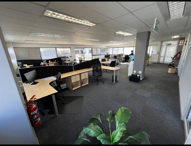 222M² OFFICE TO LET IN PINELANDS